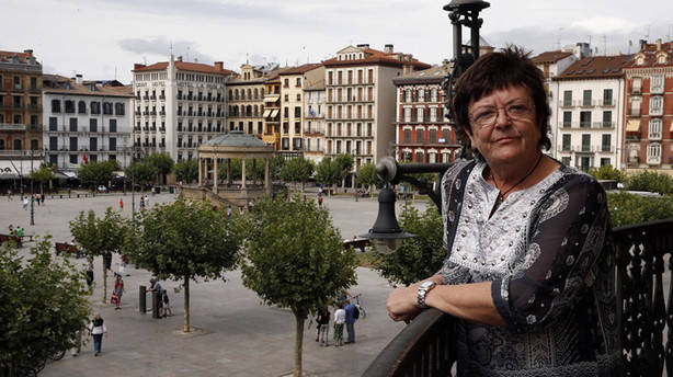 La nueva consejera de Interior, en el balc�n de su despacho, situado en la primera planta del Palacio de Navarra, con vistas a la plaza del Castillo.
